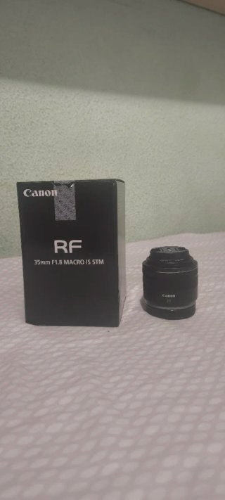 Canon RF 35mm F1.8 MACRO IS STM