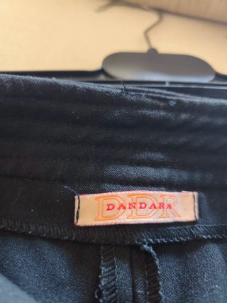 Pantalón negro cintura alta pata ancha