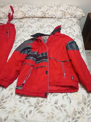 Ropa para esquiar pantalón y chaqueta (color rojo)