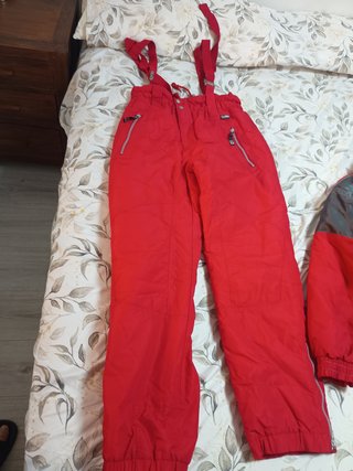 Ropa para esquiar pantalón y chaqueta (color rojo)