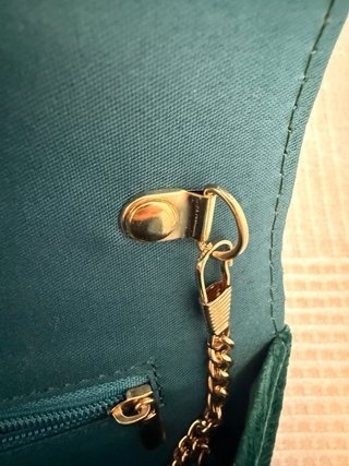 Bolso de mano tipo baguete