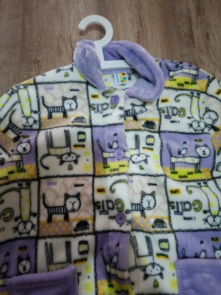 Bata infantil gatitos morado. 10 Años.