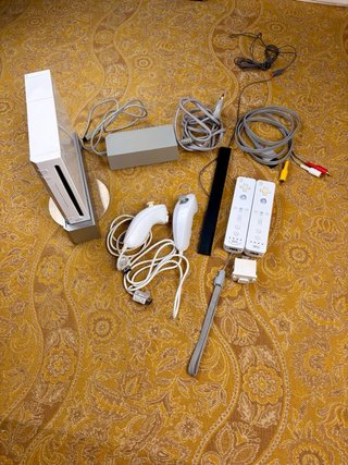 NINTENDO WII PACK: 2 Mandos, Zapper y 6 Juegos