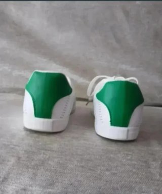 Zapatillas Blancas con Detalle Verde