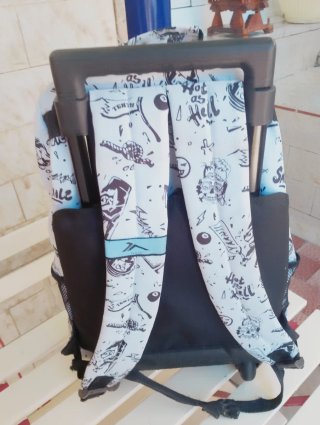 Mochila con ruedas y estampado