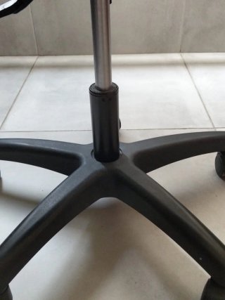 Silla de oficina ergonómica negra