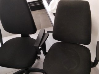 Silla de oficina ergonómica negra