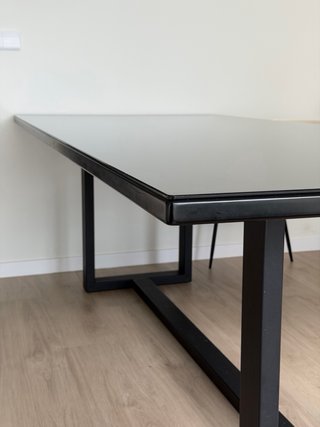 Mesa de comedor moderna cristal y metal