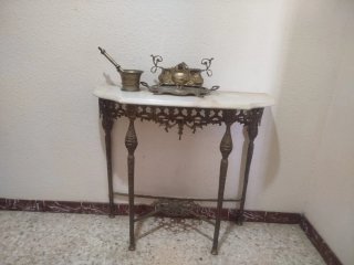 Mesa consola antigua mármol y metal con perchero