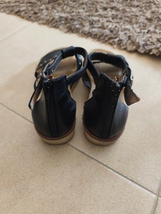 Sandalias de piel negras
