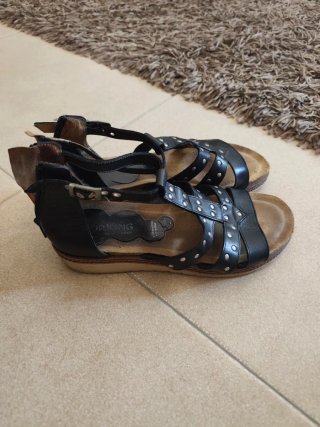 Sandalias de piel negras