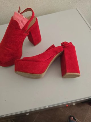 Zapatos de tacón rojos talla 38