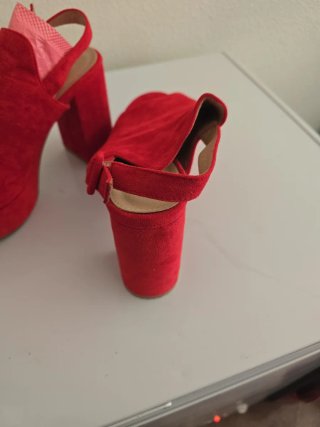 Zapatos de tacón rojos talla 38