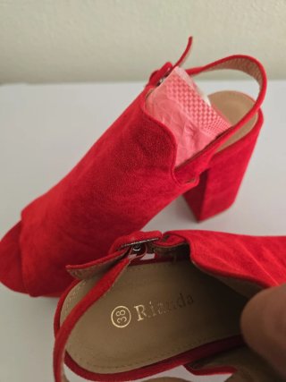 Zapatos de tacón rojos talla 38