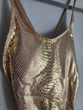 Body Dorado Efecto Piel Serpiente