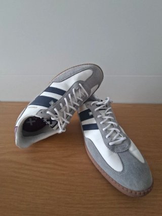 Zapatillas XTI casual grises y blancas