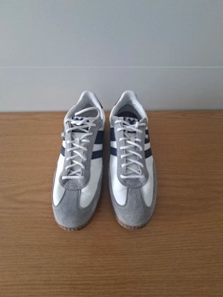 Zapatillas XTI casual grises y blancas