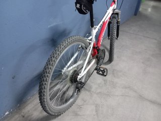 Bicicleta BH Oregón 24" roja y blanca