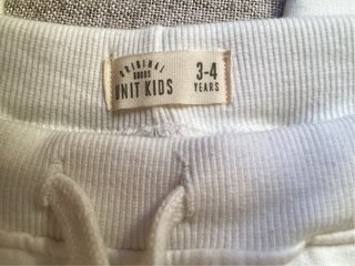 Pantalón chándal blanco con estampado de focas