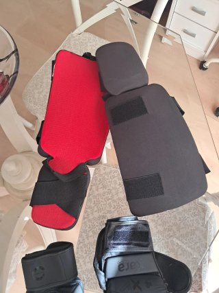 Guantes y espinilleras boxeo/deportes de contacto