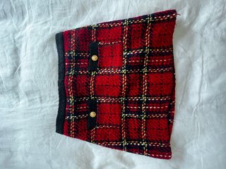 Minifalda cuadros tartán roja y negra de Zara