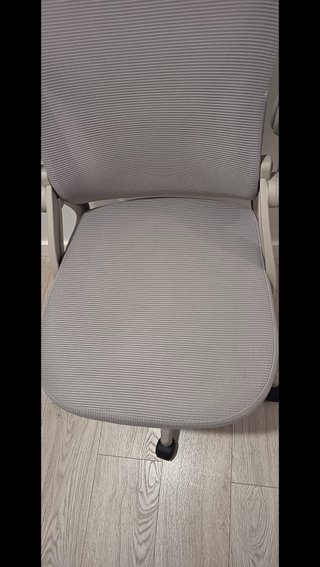 Silla de escritorio ergonómica gris