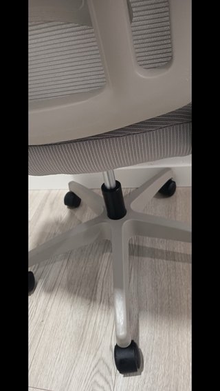 Silla de escritorio ergonómica gris