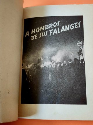 José Antonio en la cárcel,a hombros de sus Falange