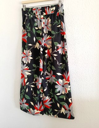 Pantalón Zara palazzo floral negro talla XS