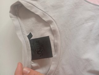 Camiseta Syna World gris y rosa talla M