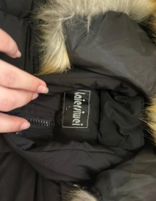 Chaleco anorak con capucha de pelo