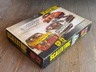 Scalextric GP.12 con 2 Renault 5