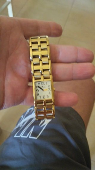 Reloj Lotus Dorado y Blanco Mujer