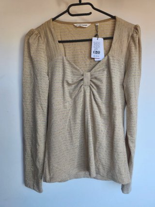 Camiseta NAF NAF beige/dorada talla M