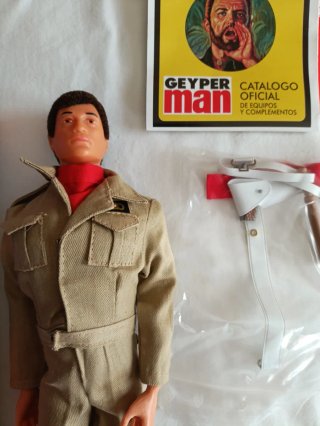 Geyperman Policía Militar Reedición entrega en man