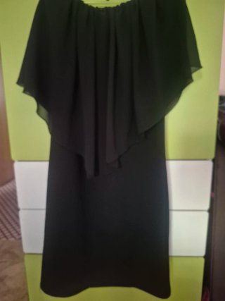 Vestido negro ceremonia hombros descubiertos