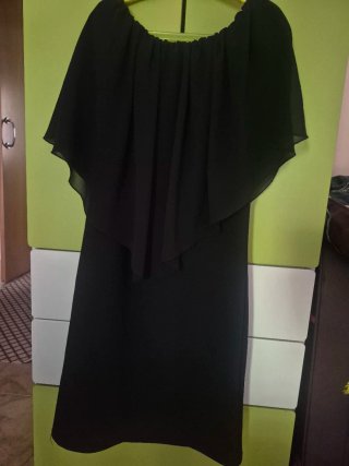 Vestido negro ceremonia hombros descubiertos