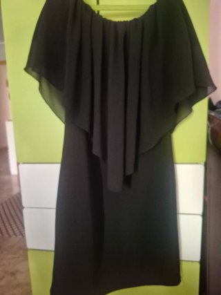 Vestido negro ceremonia hombros descubiertos