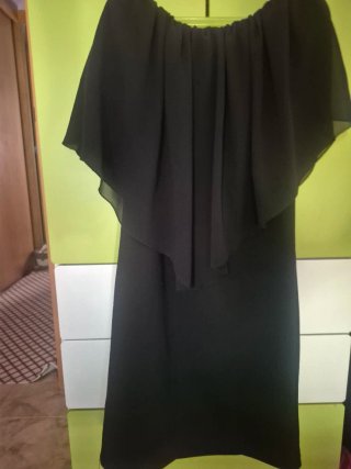 Vestido negro ceremonia hombros descubiertos