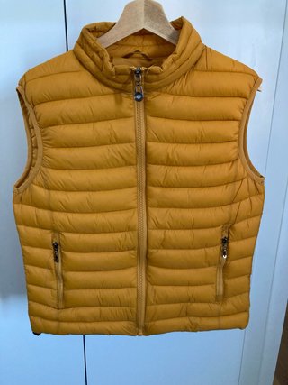 Chaleco acolchado amarillo