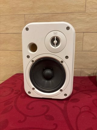 Altavoces JBL Beige y Blanco