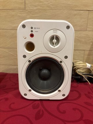 Altavoces JBL Beige y Blanco
