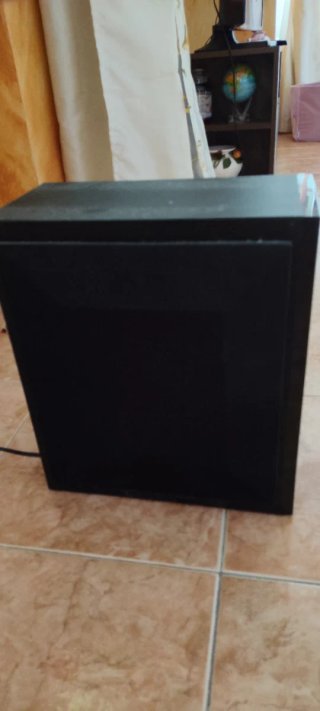 Soundbar LG nero con subwoofer