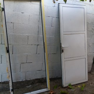 Puerta de aluminio blanca medidas 80× 195 cm