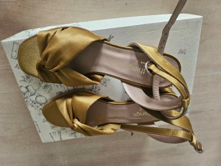 Sandalias Nice Things Paloma S. doradas nuevas