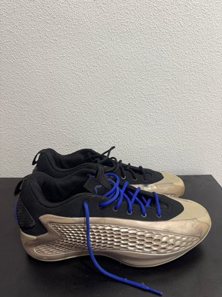 adidas AE 1 Low Anthony Edwards negras/doradas
