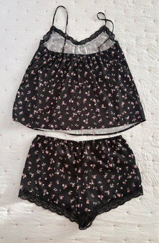 Conjunto pijama floral encaje romántico