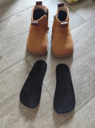 Bota respetuosa ante marrón