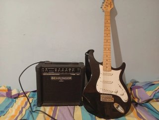 Guitarra Eléctrica Behringer + Amplificador