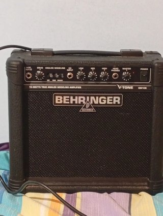 Guitarra Eléctrica Behringer + Amplificador